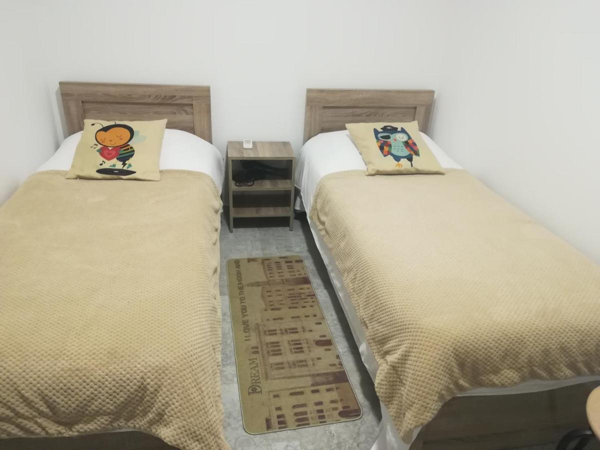 Family Нotel Banuri Kutaisi Habitación foto