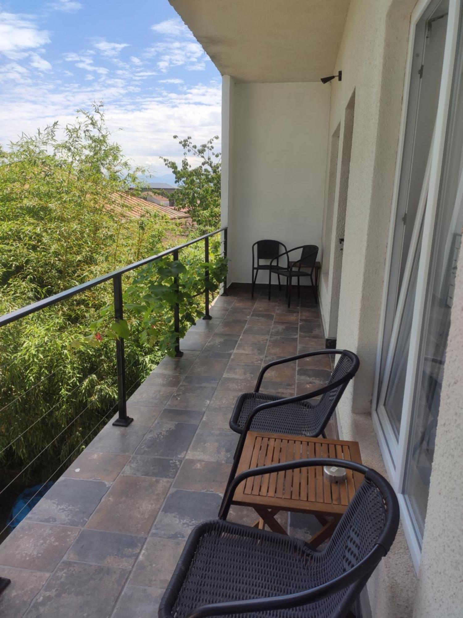 Family Нotel Banuri Kutaisi Habitación foto